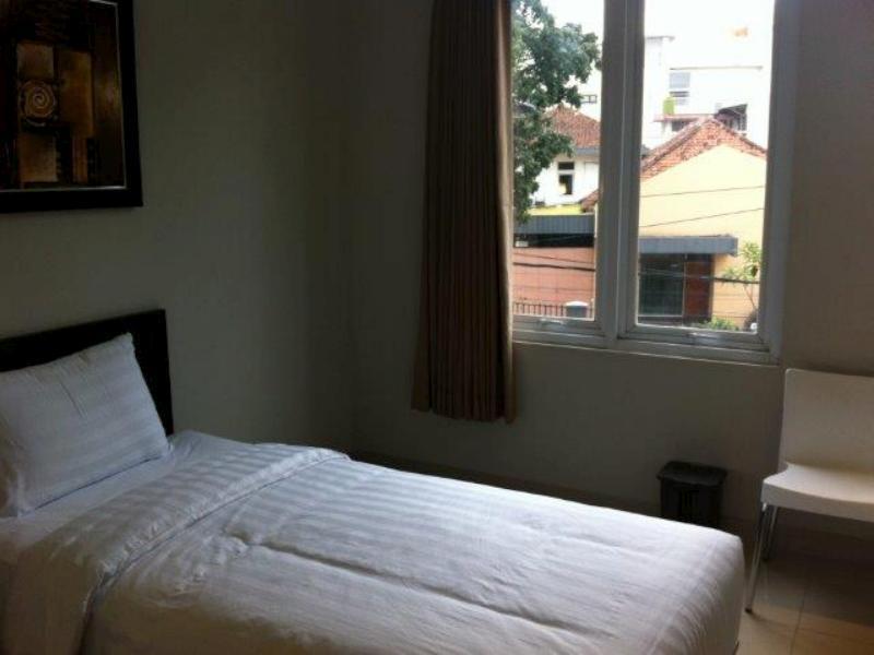 Lj Hotel Bandung Exterior photo