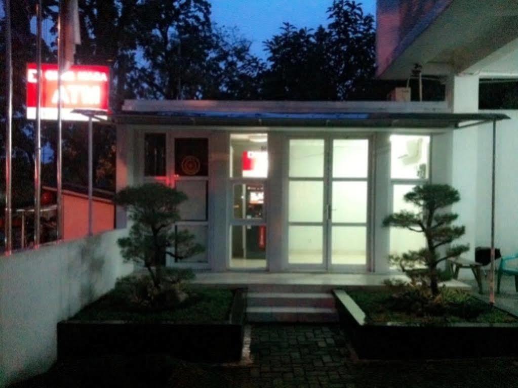 Lj Hotel Bandung Exterior photo